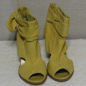 PEEK-A-BOO TOE BOOT WITH CHUNK HEEL SIZE 8